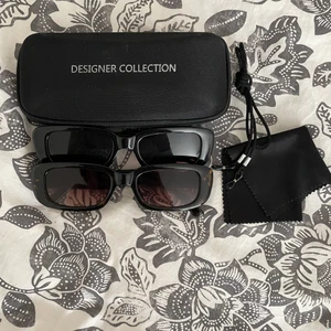 Solglasögon  - Solglasögon som är jätte fina och passar alla!! Säljer dem för jag aldrig använder solglasögon så därför förtjänar dem någon som använder dem mer!❤️