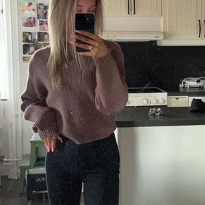 tröja bikbok - En superskön stickad tröja från bikbok, absolut inget stickigt material. Använd 1-2 gånger. 70kr+ frakt.