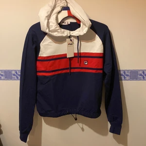 Helt ny Fila hoodie! - Helt ny hoodie från fila i skön kvalitet! Storlek xs dam! Aldrig använd, tags sitter kvar! 