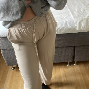 Linnebyxor  - Byxor!! Storlek S ifrån zara