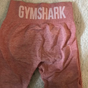 Gymshark tights - Använda 2-3 gånger. Frakt tillkommer på  66kr.