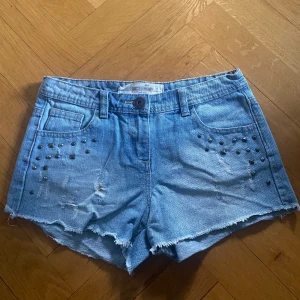 Jeansshorts - Ascoola jeansshorts som är för små för mig. 😩midja 76cm