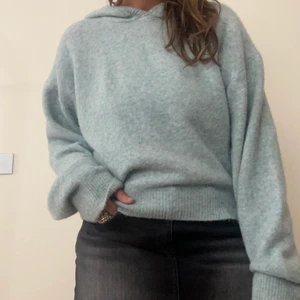 Stickad hoddie - En väldigt mjuk stickad tröja från weekday, Kashmir liknande material💛