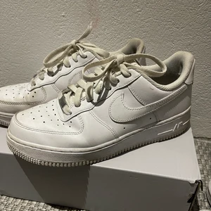 Nike AF1 - Nike AF1 i storlek 38,5