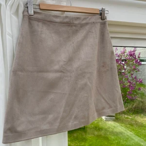 Mockakjol - Kjolen är endast använd ett fåtal gånger!  Köparen står för frakt, kan även mötas i Stockholm🌸