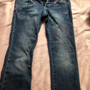 Fina Jeans med mönster - Jeans med 2000-tal stil!! Passar Small och Medium . 