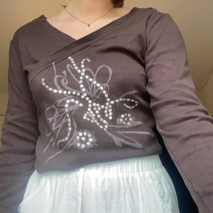 Cool topp  - Fin brun topp! Min mammas gamla men aldrig använd av mig. Ganska bra skick. 