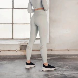 Aim’n tights   - Aim’n träningstights i färgen grå  Lite äldre modell men superfint skick använd fåtal gånger  Storlek S 