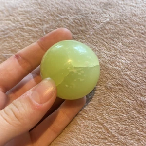 Kristal klot serpentin - Jätte fint klot i serpentin säljer pågrund av att jag har tappat intresset.