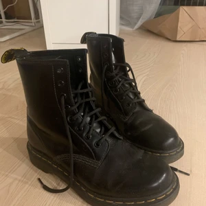 Dr Martens - Dr AirWair Martens strl 38 i bra skick. Köparen står för frakt