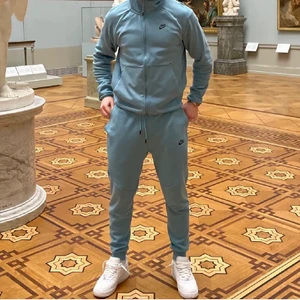 Nike Tech Fleece Tracksuit baby blue - Sällsynt plagg inga skambud eller byten, väldigt bra skick inga fläckar, tröjan har krypt lite i tvätten, passar som S/M och byxorna är storlek L men passar som M (jag på bilden, 182cm lång), fri frakt eller mötas i Örebro