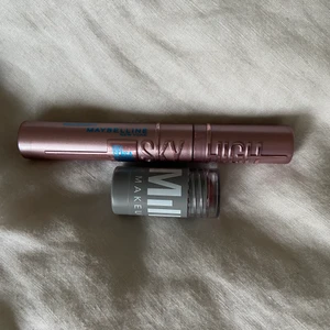 Smink BLUSH SÅLD - Maybelline sky high vattenfast mascara och milk blush mini stick i Quirk. Båda är använda endast 1-2 gånger för att kunna testa 🤍 80+frakt för mascaran, 99+frakt för rougen eller möjligtvis 150+frakt för båda