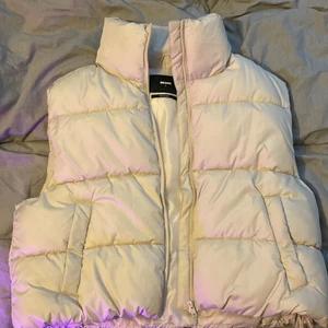 Väst - Beige väst från Bik Bok