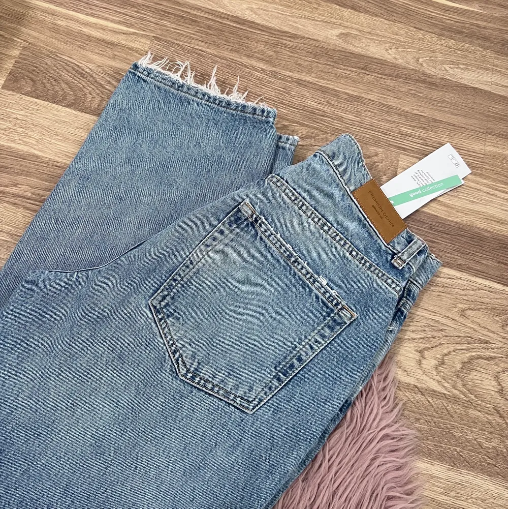 Helt nya Gina Tricot jeans i storlek 36! Nypris-599kr 💕😊✨. Jeans & Byxor.