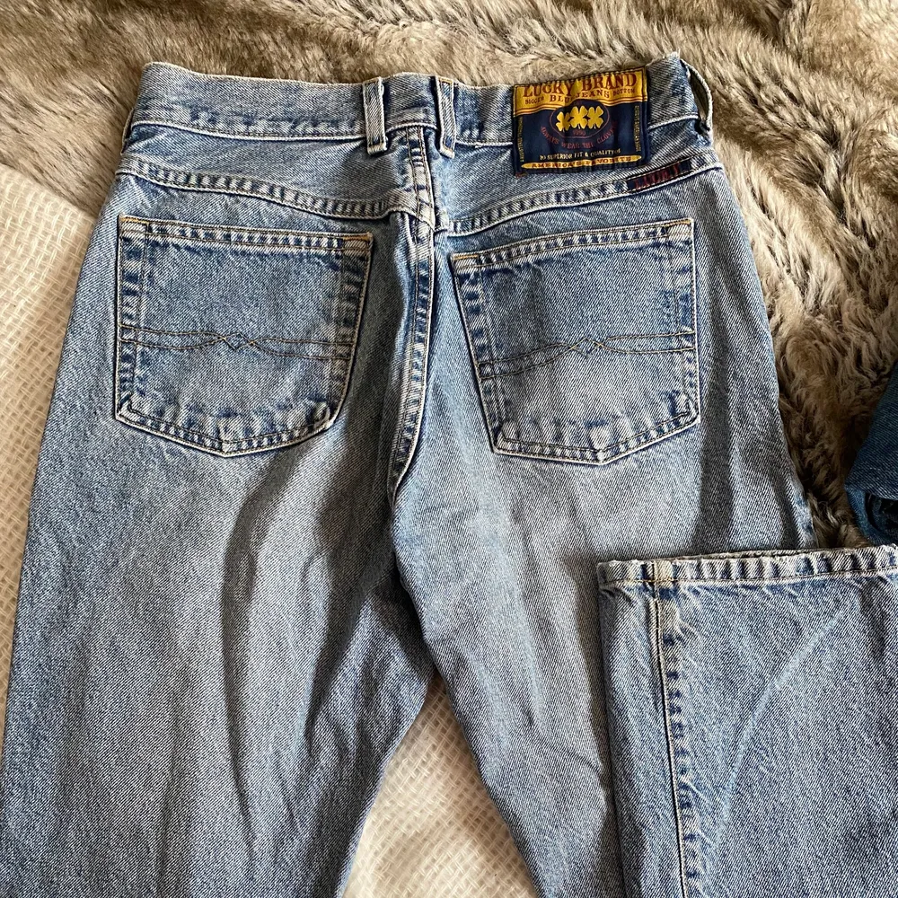 Säljer mina gamla favoriter för att dem sällan kommer till användning. Jeans & Byxor.