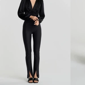 Front slit trousers  - Svarta trousers med slits från Gina Tricot. Aldrig använda, bara provade. Storlek XXS💘 97% polyester, 3% elastan