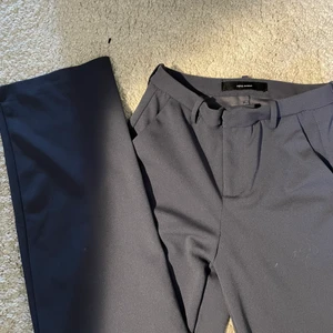 Veromoda byxor  - Aldrig använda kostymbyxor från vero Moda. Köpta för 399kr i stan ❤️dom är gråa utan skador eller någonting sådant. för dom är aldrig använda 😻priset kan diskuteras så klart och du står för frakten ❤️ fråga eller kontakta mig om mer bilder eller frågetecken