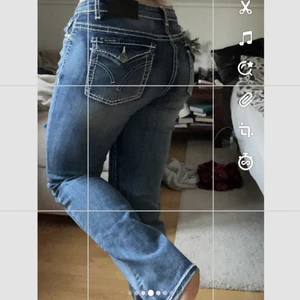 Low waist jeans  - Säljer dessa low asiat jeans från Arizona. Står inte storlek men skulle säga w28 l30. Köpare står för frakt. Skriv om du vill köpa direkt 