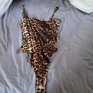 Body - Fin leopard body men tyvärr för genomskinlig för mig vilket kanske passar för någon annan🤩 storlek är 36 