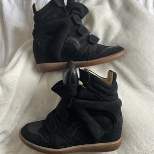 Isabel marant bekett - Fräscha Isabel Marant Bekett skor i storlek 39, passar mig som har 38. Sparsamt använda, fint skick men finns säkert något tecken på användning. (syns inuti att de är använda) Skickas spårbart, du står för frakt. 🙌🏼