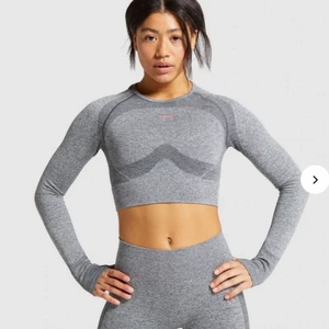 Gymshark crop top - Säljer denna snygga crop top från gymshark, säljer pga att den aldrig kommer till användning. Använd fåtal gånger så super bra skick! 💕