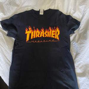 En svart t-shirt från Thrasher, endast använd nån gång. Storlek S