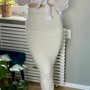 Lång kjol - Köparen står för frakt, kan även mötas i Stockholm🌸