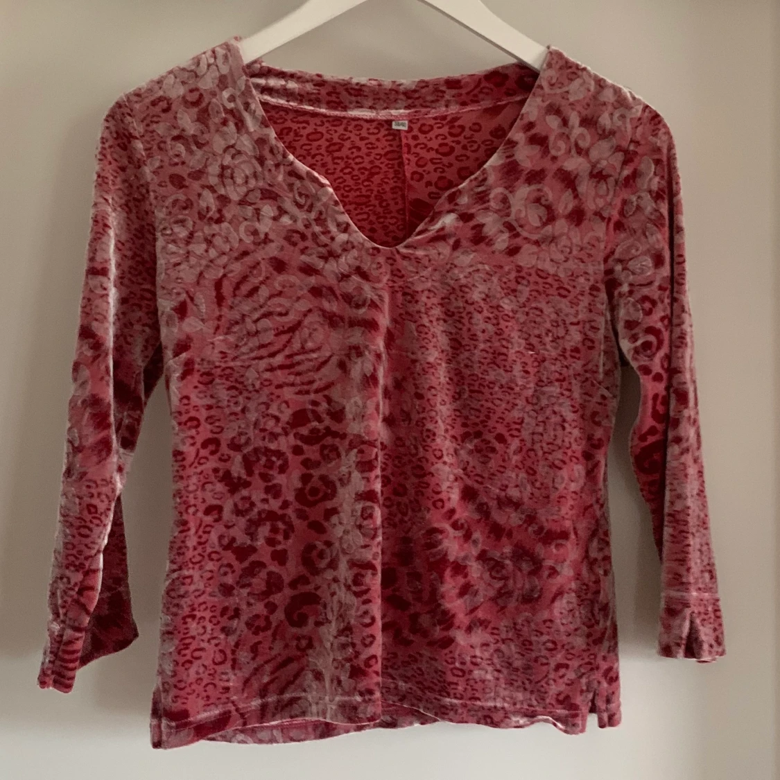 Rosa leopardtröja i sammet  - 91