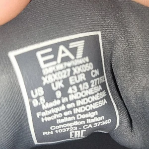 Armani skor str 43 - Nästan helt nya använd fåtal gånger  Köpta på Zalando för 1499kr