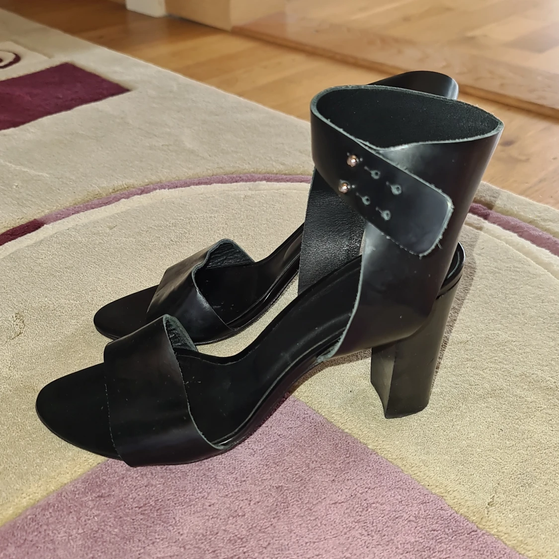 Strap heel WHYRED 40 - 90