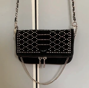 Zadig väska - Säljer en jätte fin Zadig väska. Köptes i vintras från Zadig hemsida för 2700.  Säljer för 1200