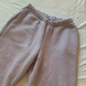 Mjukisbyxor  - Säljer dessa pastell lila mjukisbyxorna från Gina tricot i storlek XXS men passar även XS och S. I nyskick! Pris kan alltid diskuteras. 🌟