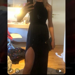 Balklänning - Säljer min balklänning som inte kom till användning, storlek 32 nypris ca 700