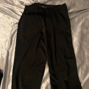 Vida kostymbyxor - Byxor ifrån bikbok, skönt material🤍