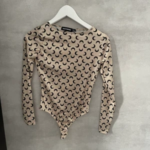 Mönstrad body - Mönstrad body från Missyempire, aldrig använd, men lappen är borttagen