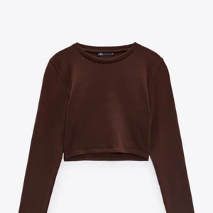 Långärmad tröja - Säljer denna tröja från Zara då det inte är min stil. Storleken är L men jag är själv mellan XS-S och den passar mig, väldigt liten i storlek!