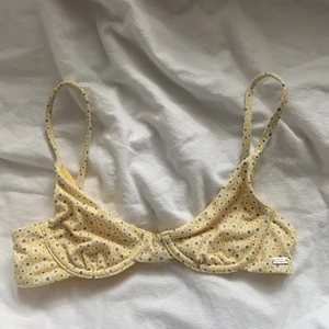 Jättesöt bikinitopp - Säljer nu min söta somriga bikiniöverdel. Aldrig använd då den är för liten för mig💞💞💞💞