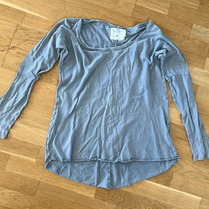 Tunn Långärmad - Ljusgrå tunn långärmad tröja.🐋