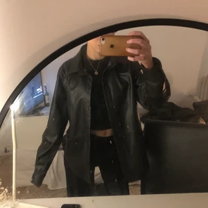 Skinnjacka - Jättefin Skjortjacka i skinn, använd Max 3 gånger, stl xs