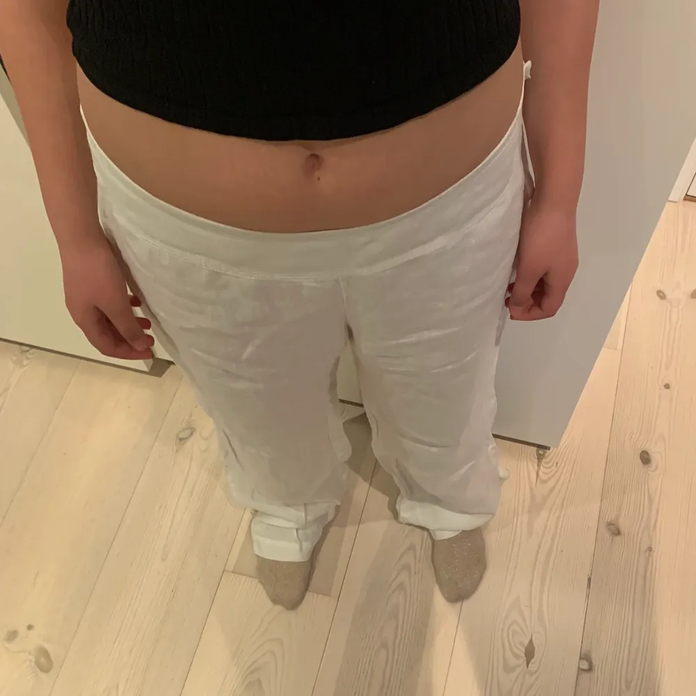 Linnebyxor med 100% linne🥰 Låga i midjan och snygg passform!! Strl 36 🔥. Jeans & Byxor.