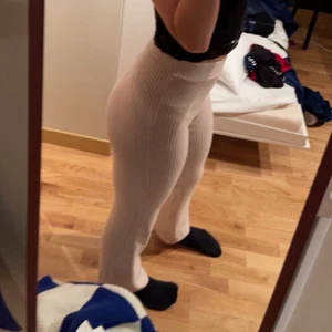 Ribbade byxor från Gina  - Inte helt nya men i bra skick, inte använt på länge pga andra plagg som har tagit dessas plats i garderoben. Köpta för 249kr säljer för 100kr har även ett par svarta i mina profil, 