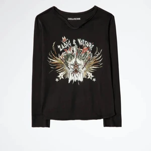 Zadig voltare tröja - Intressekoll på en super fin Zadig tröja som jag fick i vintras💗 har tyvärr bara andvänt den några fåtal gånger den har därför inga slitningar🤩 köpt från zadigs hemsida oxh ordinarie pirset är runt 500🛍 köp direkt för 300💗