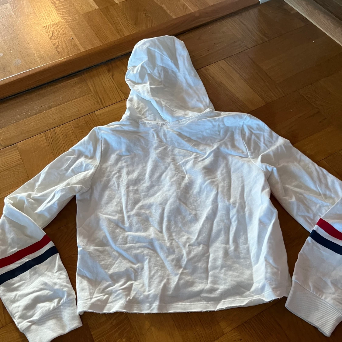 Tunn croppad hoodie från H&M - 90