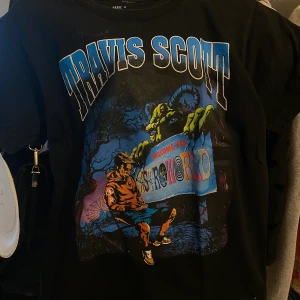 Travis scott tröjor - Vet ej vart dom är köpta då jag fick de i julklapp. Säljer dom för 150 styck eller 250 för båda❤️
