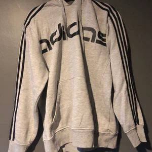 Adidas hoodie  - Välanvänd adidas hoodie 