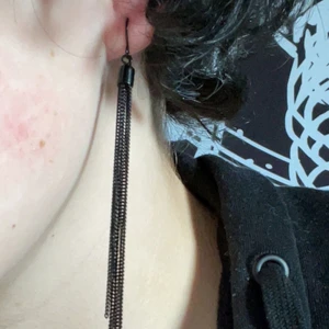 Örhängen igen<33 - Vet inte hur jag ska beskriva dom men dom är fina, väger lika mycket som luft :D