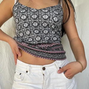 Mönstrat linne 💟 - Linne med superfint mönster. Perfekt till sommaren! Strl XS. Köparen står för frakten. 💟