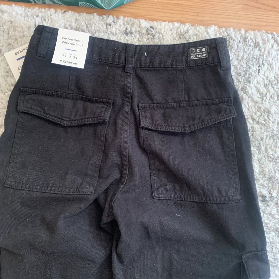 Svarta cargobyxor i storlek XS - 91