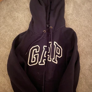 Gap zip up - Jätte fin GAP zip up i mörkblått❤️ Nyskick 