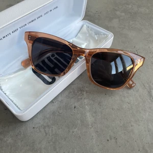 Chimi Eyewear #007 - Aldrig använda solglasögon från Chimi eyewear, modell 007 i färgen peach. Köparen står för frakten 66kr💖